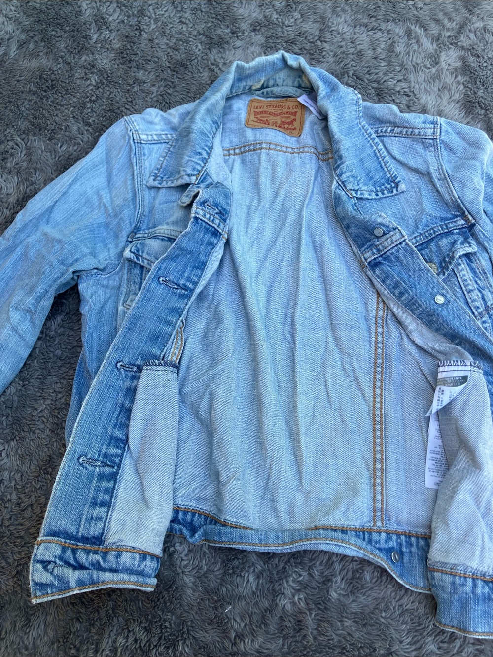 Levi's Light Blue Denim Jean Jacket Distressed Thrashed Size M - Picture 2 of 13